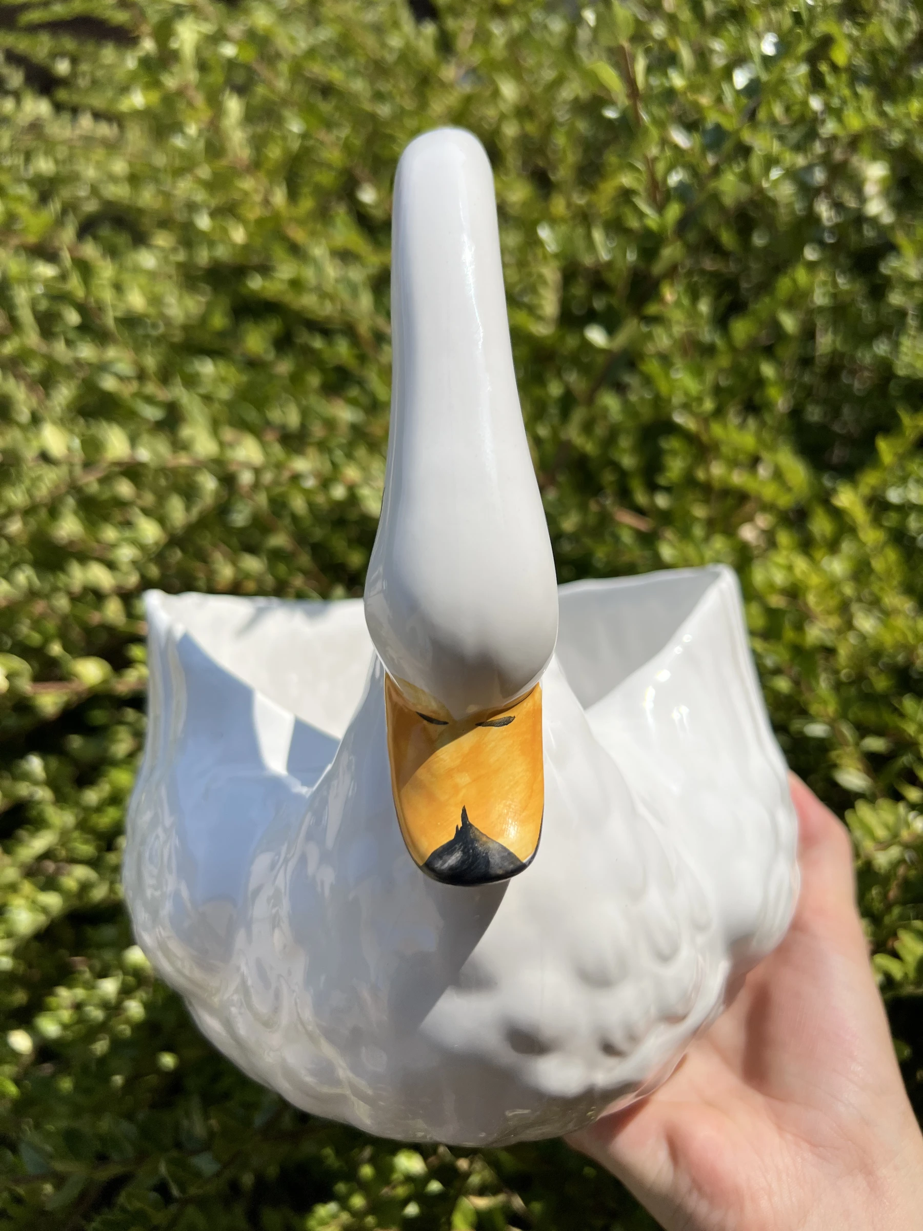 🦢 Vintage white ceramic swan cut – Decor, catch-all and flower pot cover – photo 10